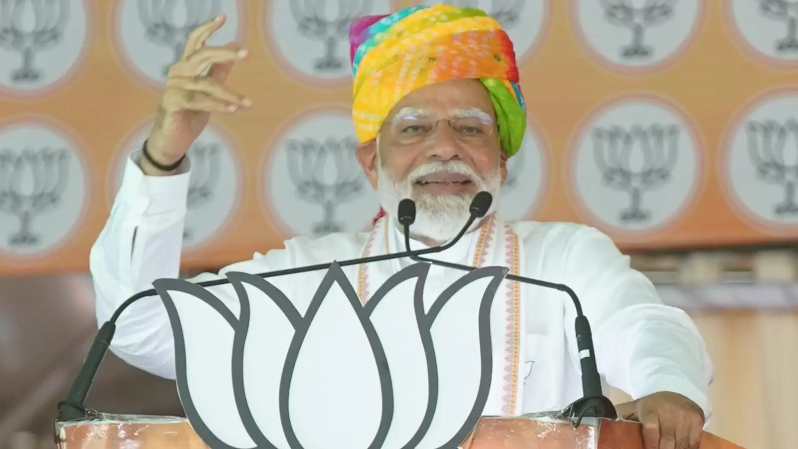Modi Draws from Manmohan Singh's Words to Criticize Congress; Party Hits Back
