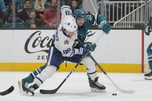 William Nylander does his negotiating on the ice, scoring twice in Maple Leafs&#039; win over the Sharks