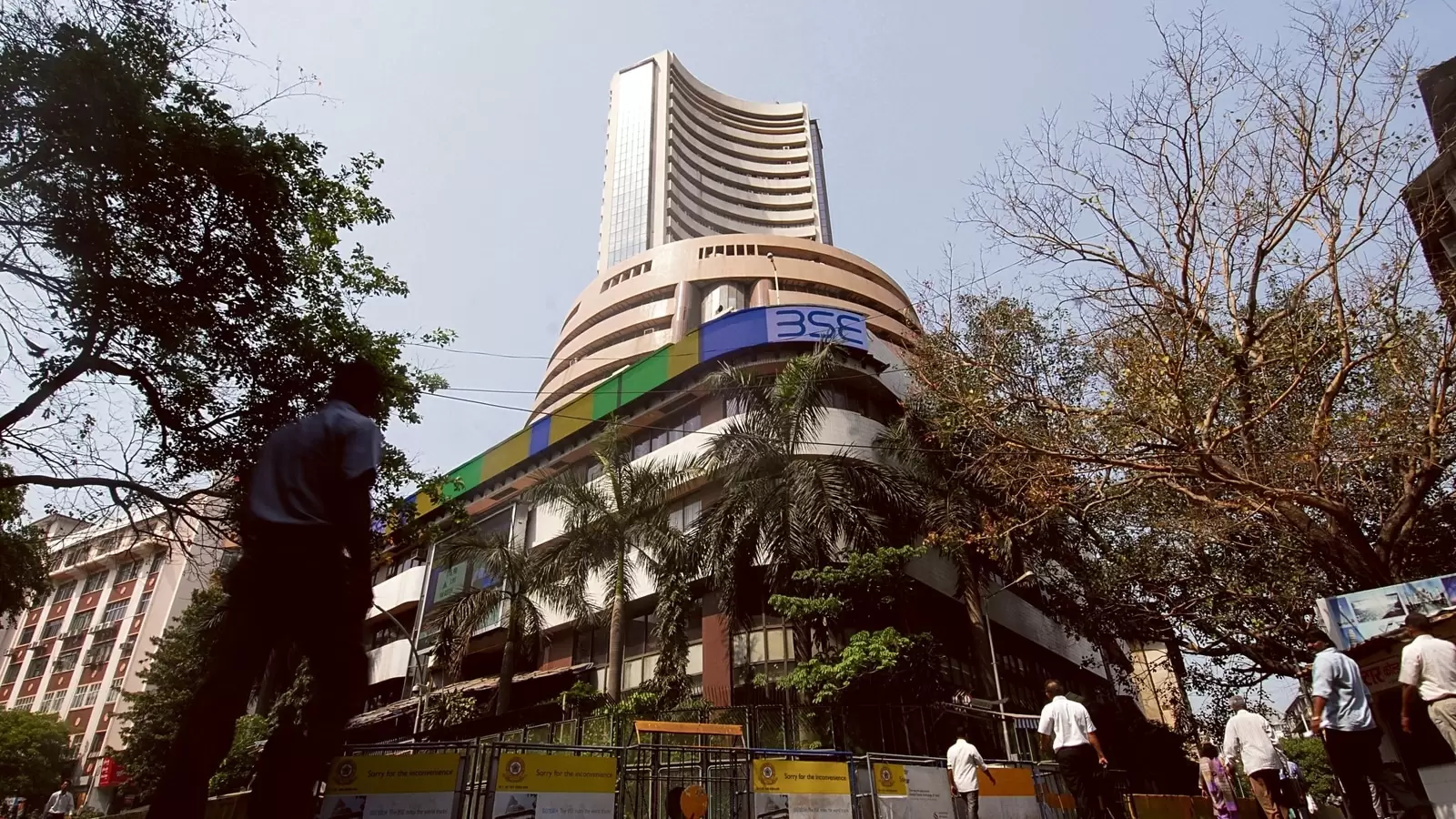 Sensex tanks 1000 points to 72,163; Nifty drops below 22,000 mark day after HDFC Q3 results