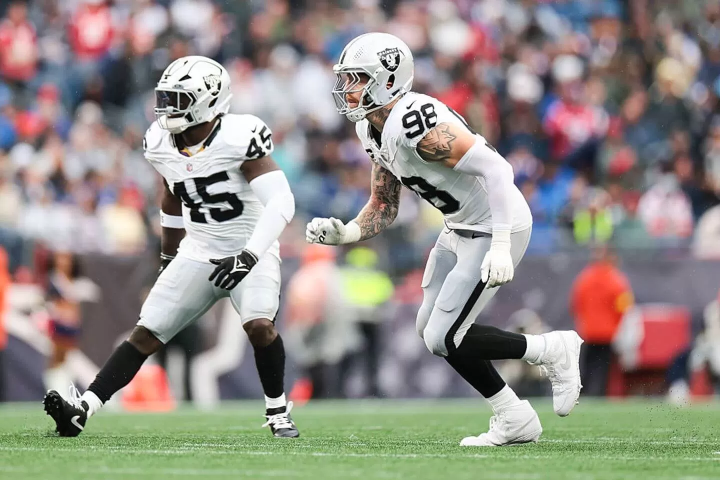 Raiders Rout Chargers in Record-Setting Thriller: A Thursday Night Football Shocker