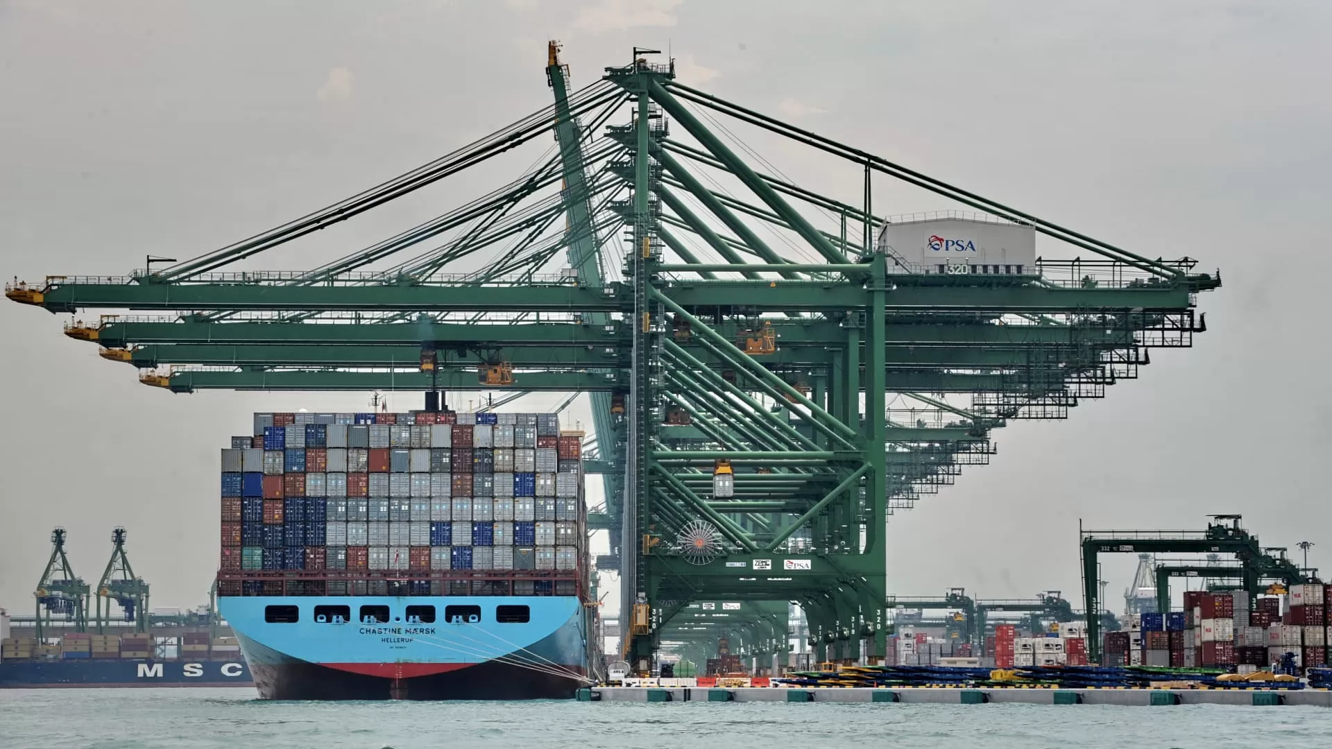Singapore's Economic Jolt: Exports Plummet 11.3% in August, Shattering Forecasts