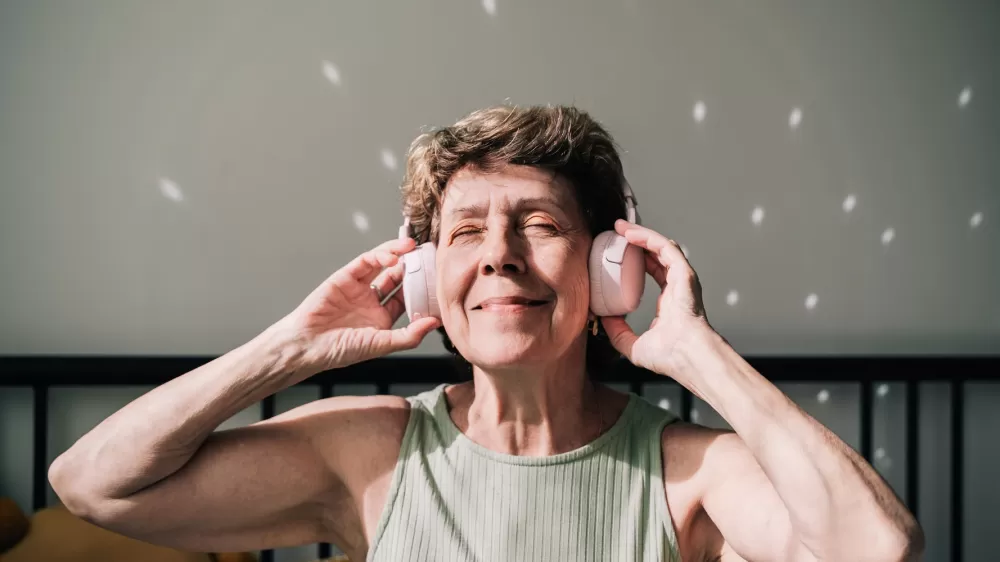 The Silent Thief: How Your Daily Headphone Habit Could Be Costing You Your Hearing