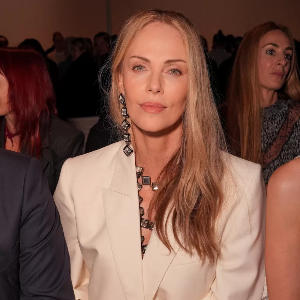 Charlize Theron Unveils the Tragic Night Her Mother Shot Her Father: A Story of Self-Defense and Unbreakable Bonds