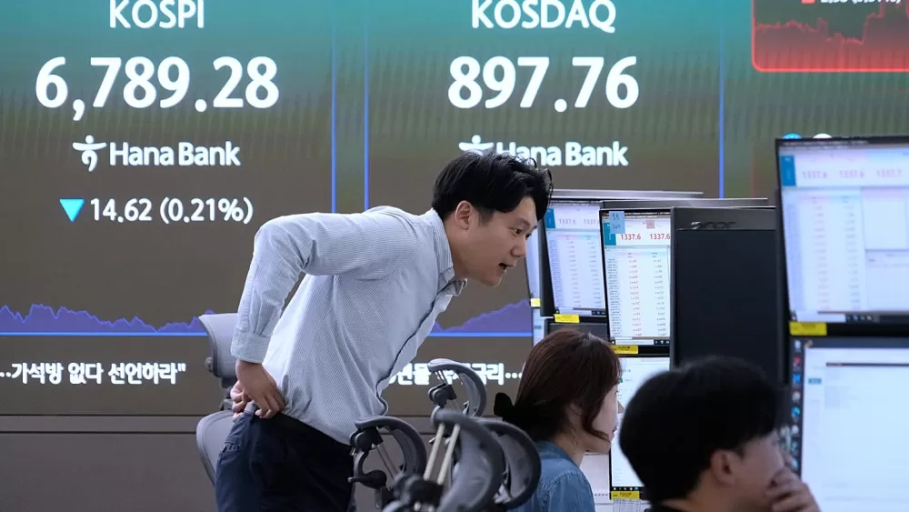 Oil Prices Surge Past $105 as Geopolitical Storm Gathers Over Iran