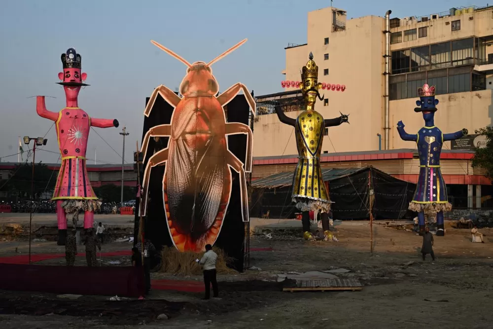 Giant cockroach effigy ignites political flare‑up at Delhi’s Dussehra celebrations