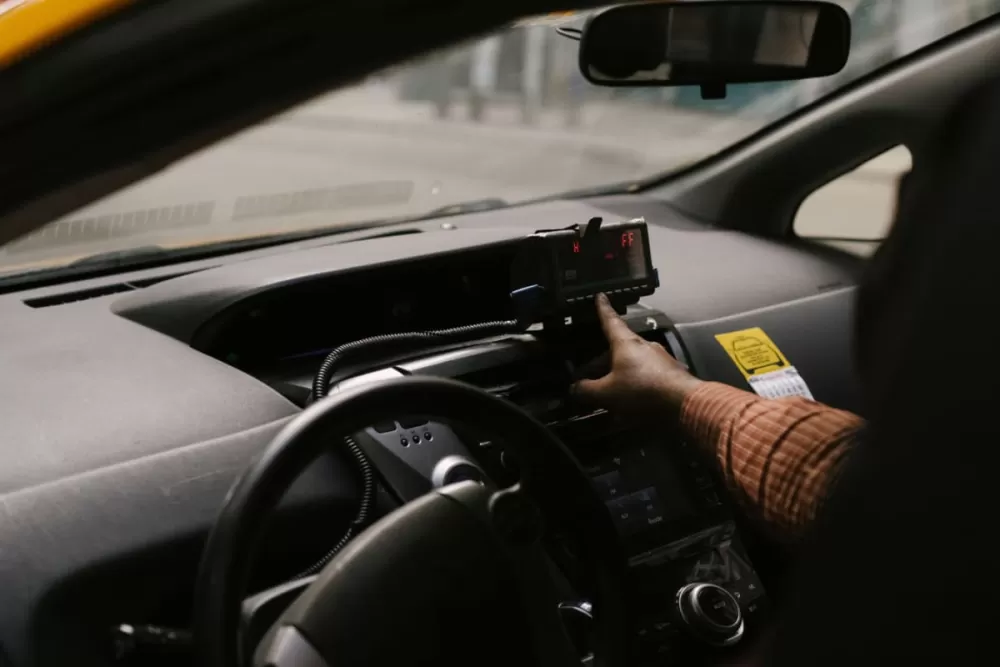 Delhi’s ‘Intense’ Ride: A Doctor’s Cab‑Driver Story