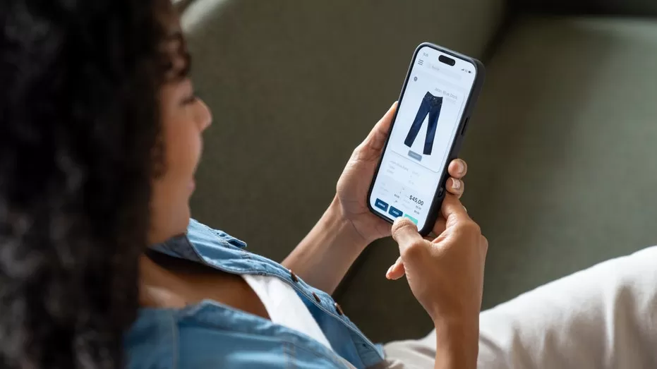 Turn Your Phone Into a Price‑Watchdog: Simple Alerts for iPhone, Samsung & Pixel