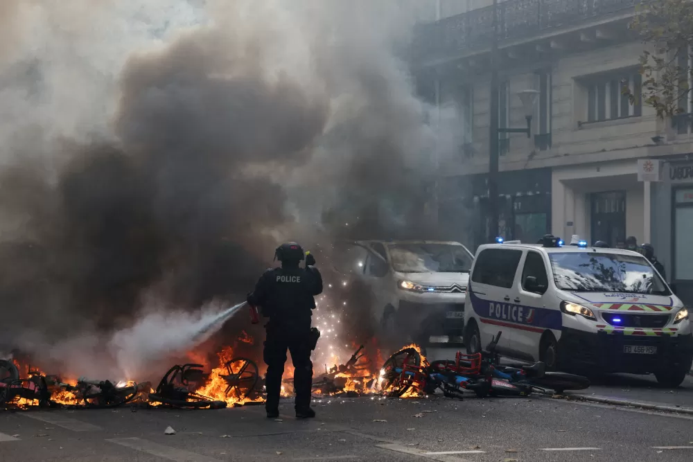 Steelers Fan Party in Paris Scrapped Amid Citywide Protests
