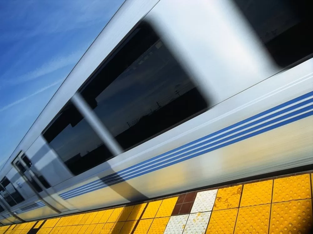 Metrolink Halts Orange County Service Amid King Tides and Giant Waves