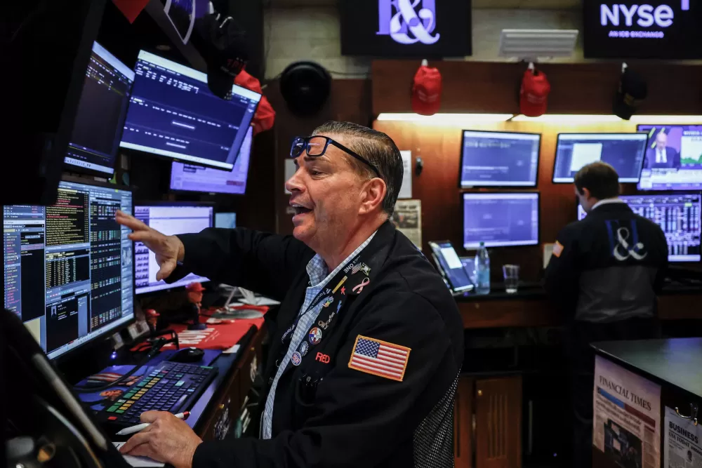 A Shaky September End: Markets Wane as Consumer Mood Dips